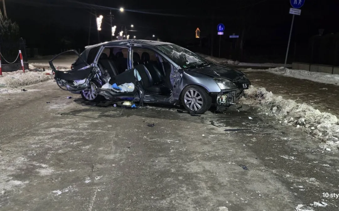 Wypadek pojazdu osobowego – 5 osób poszkodowanych